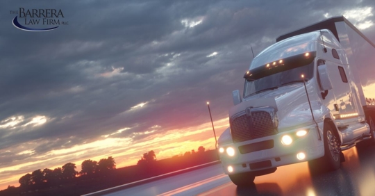 Camiones grandes, automóviles de pasajeros y choques catastróficos